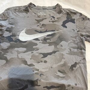 Nike Gray Camouflage Short Sleeve Tee
